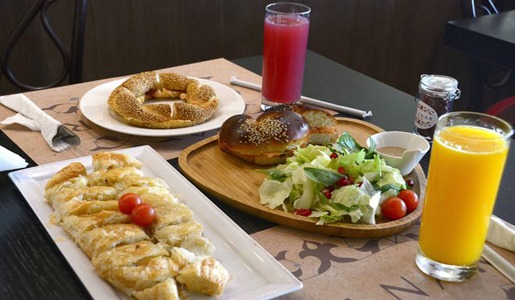 
                                    مطاعم وعصير                                